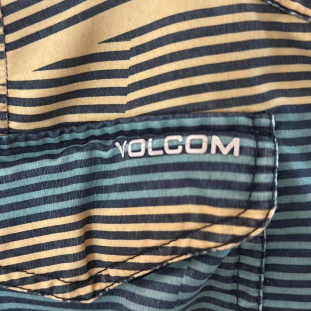 Volcom BoardShorts - Picture 4 of 7
